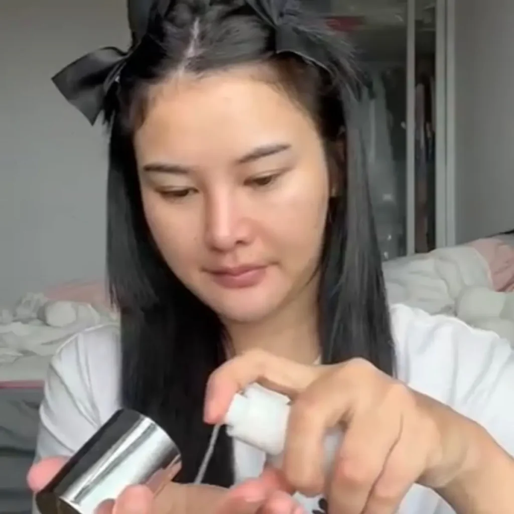 ลูกค้ารีวิวการใช้ KOSMIST Facial Treatment Set หลังใช้ประมาณ 1 สัปดาห์ ผิวดูอิ่มฟู สิวอักเสบและรอยแดงดูดีขึ้น